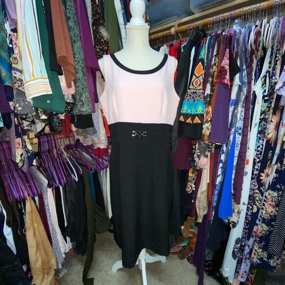 2 PC Dress & Jacket*EUC*Sandra Darren*Elegant Styling - Picture 8 of 8